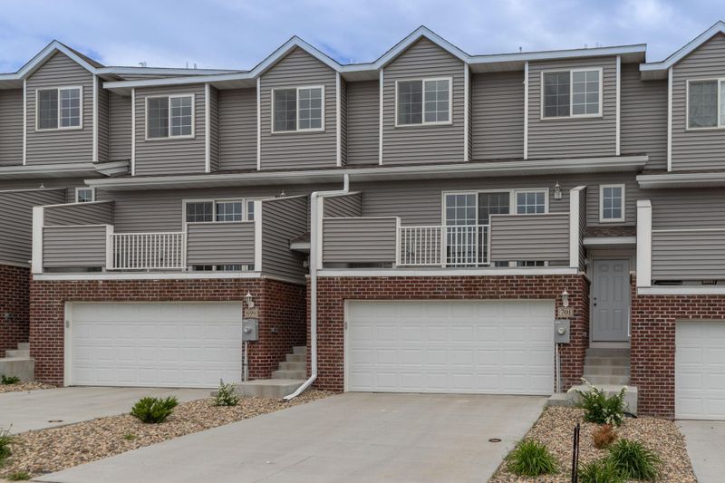 701 Shardlow Pl NE, Byron, MN 55920