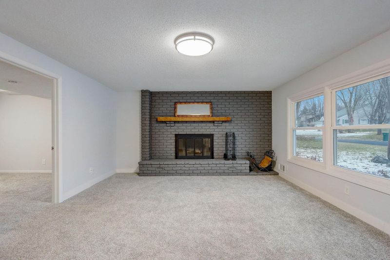 1260 Stephen Ln, Chaska, MN 55318