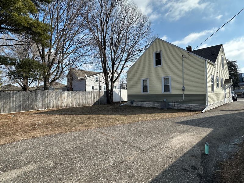 332 1st Ave S, Perham, MN 56573