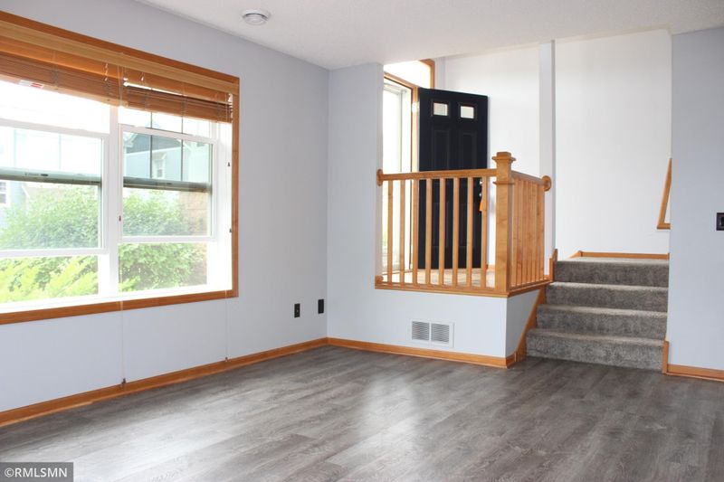 15585 Eagles Nest Way, Apple Valley, MN 55124