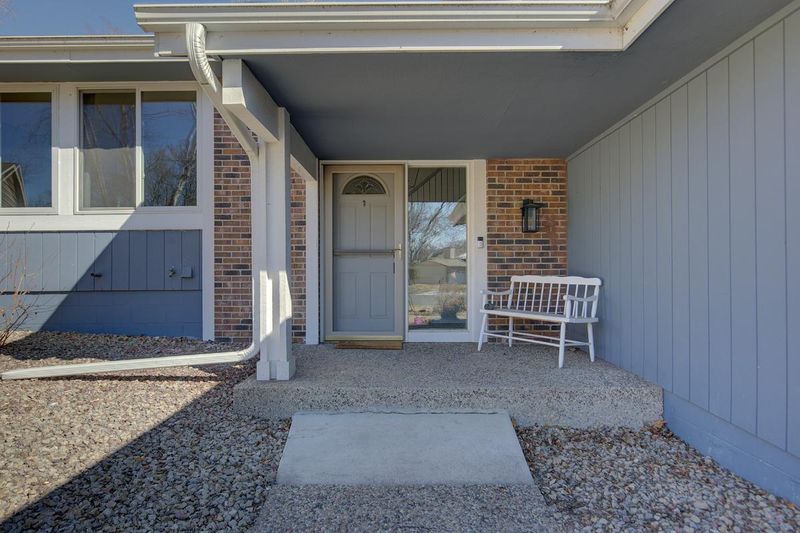 11240 Lanewood Cir, Eden Prairie, MN 55344