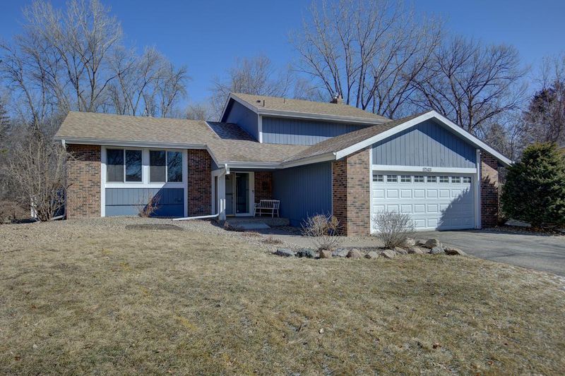 11240 Lanewood Cir, Eden Prairie, MN 55344