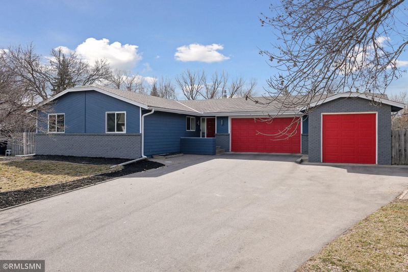 5229 W 111th St, Bloomington, MN 55437