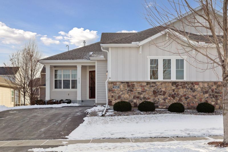 9169 Compass Pointe Rd, Woodbury, MN 55129