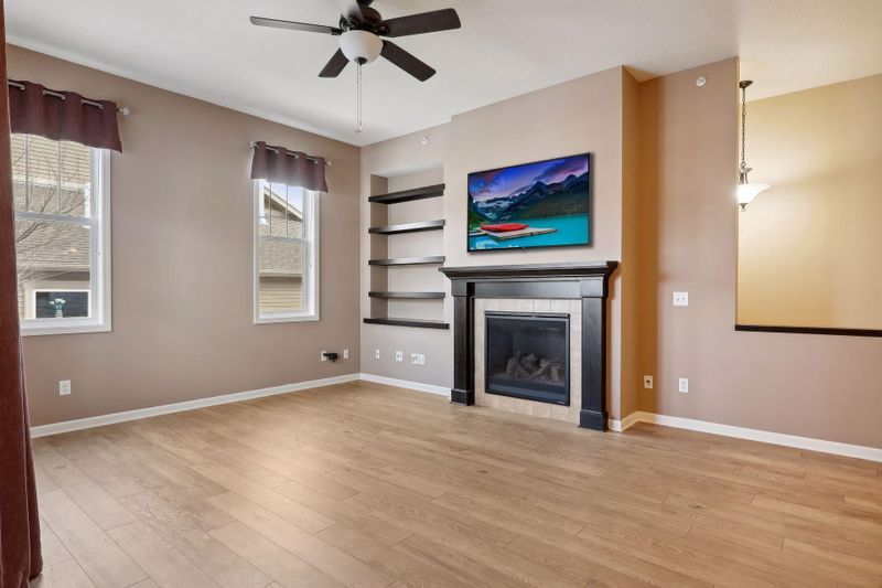 9169 Compass Pointe Rd, Woodbury, MN 55129