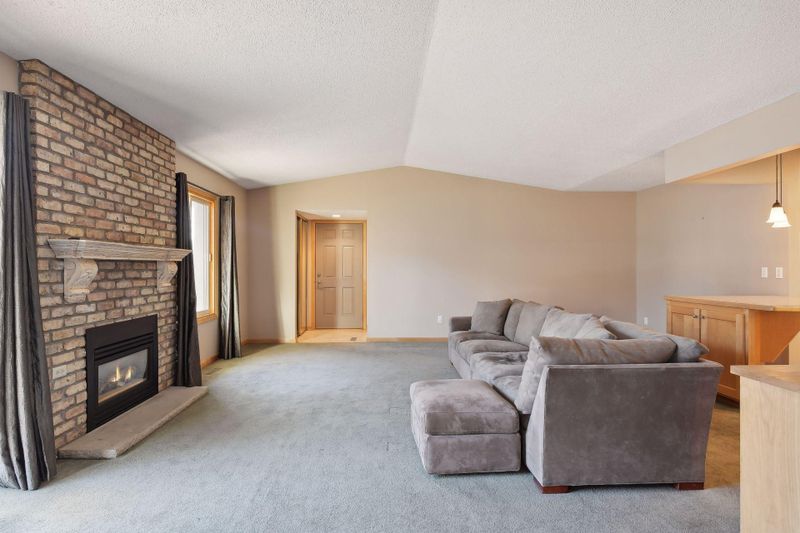 1920 Ithaca Ln N, Plymouth, MN 55447