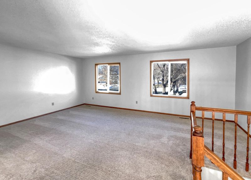 1053 Shawmut St S, Shakopee, MN 55379