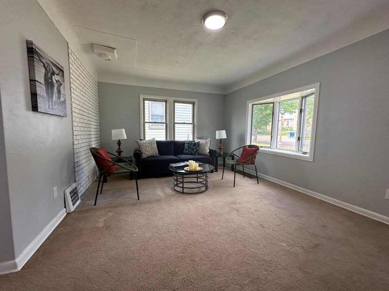 1336 3rd St E, Saint Paul, MN 55106