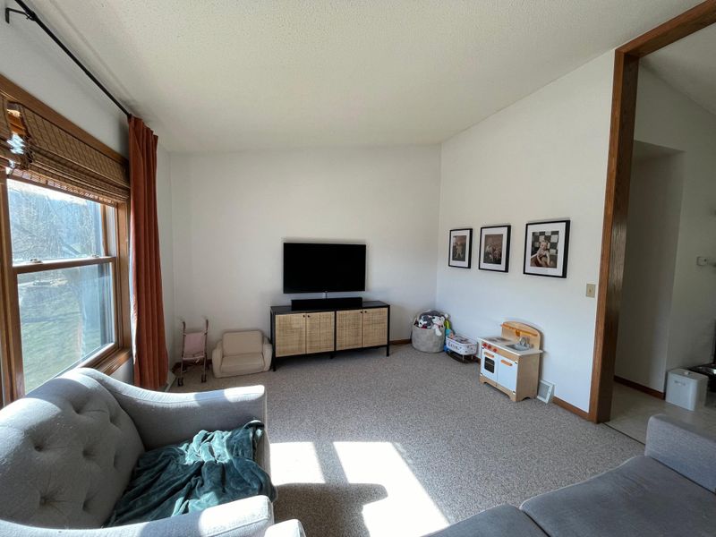 112 Sunnyside Ln, Winona, MN 55987
