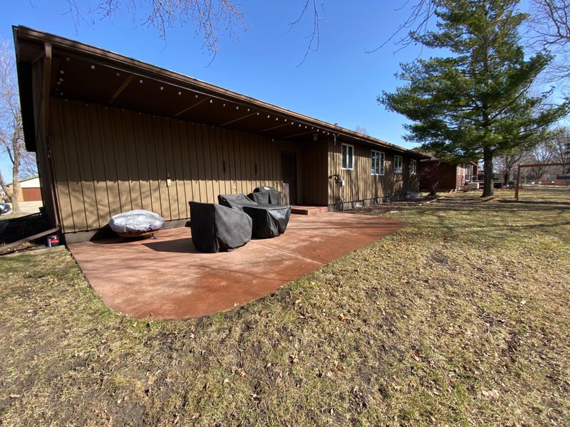1333 Miles Dr, Worthington, MN 56187