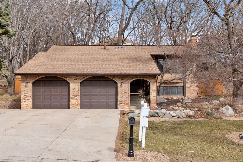 320 E 152nd St, Burnsville, MN 55306
