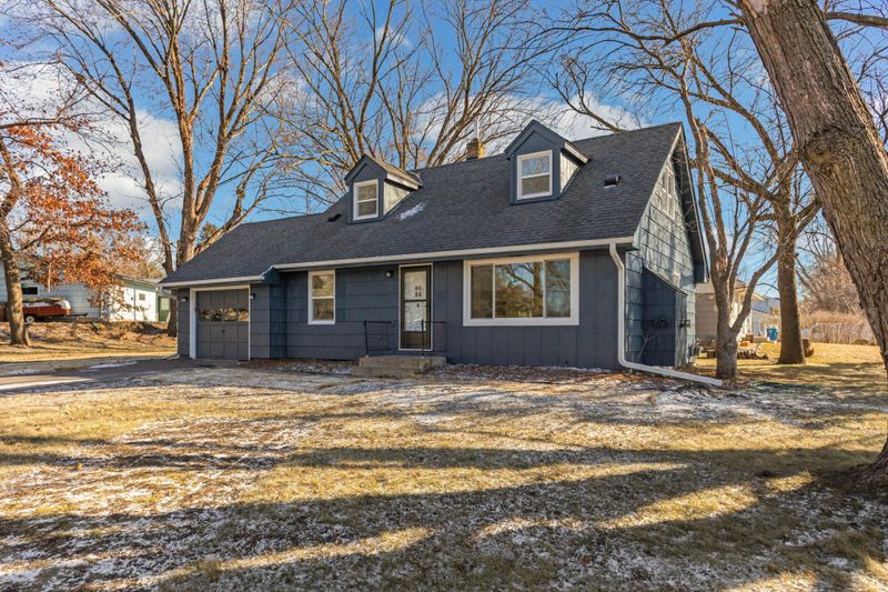 3577 Emerald Dr, White Bear Lake, MN 55110