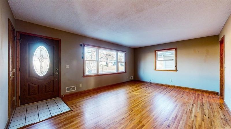 5833 Decatur Ave N, New Hope, MN 55428