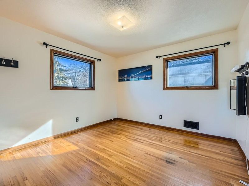 421 Hoyt Ave E, Saint Paul, MN 55130