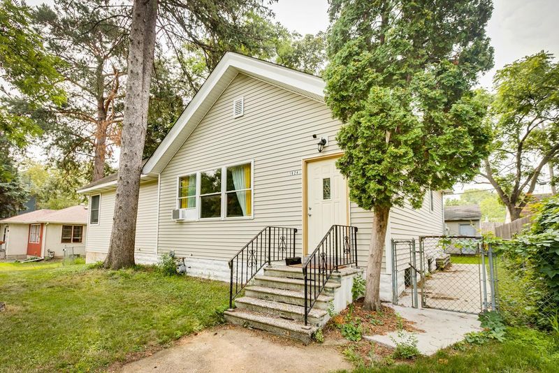 1624 7th St E, Saint Paul, MN 55106
