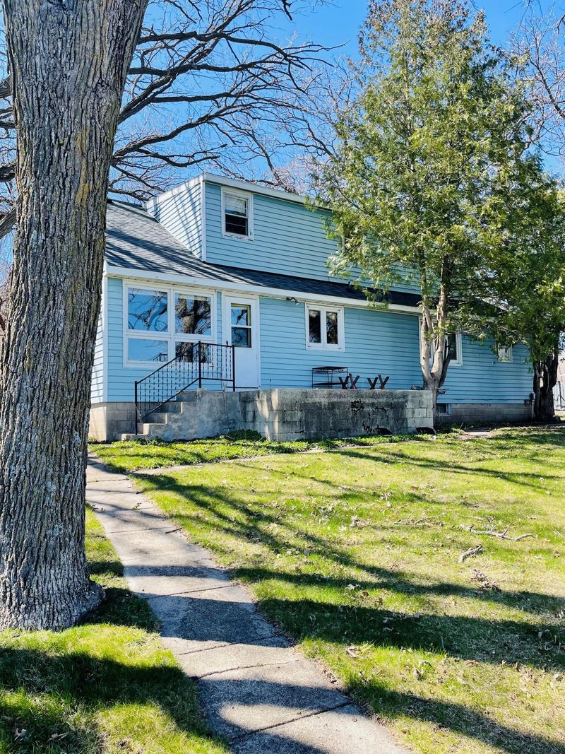 199 Lake Ave N, Spicer, MN 56288