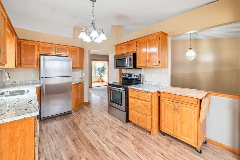 707 11th Ave SW, Isanti, MN 55040