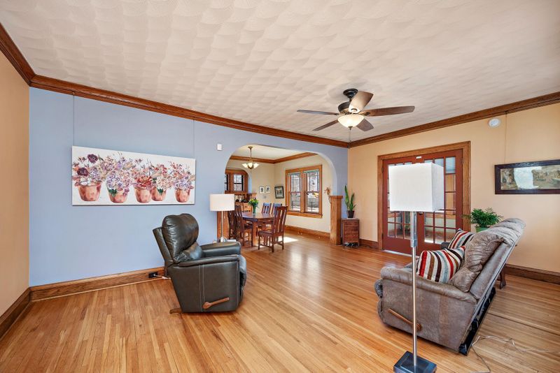 1004 Queen Ave N, Minneapolis, MN 55411