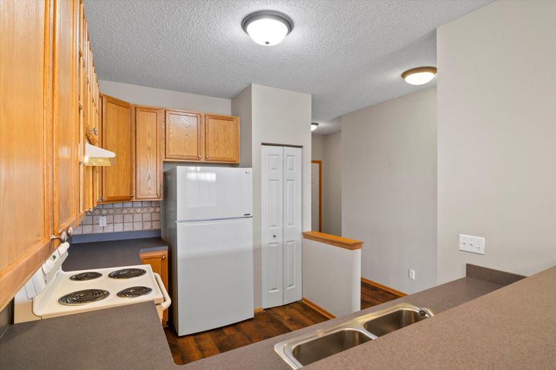 776 Cobblestone Way, Shakopee, MN 55379