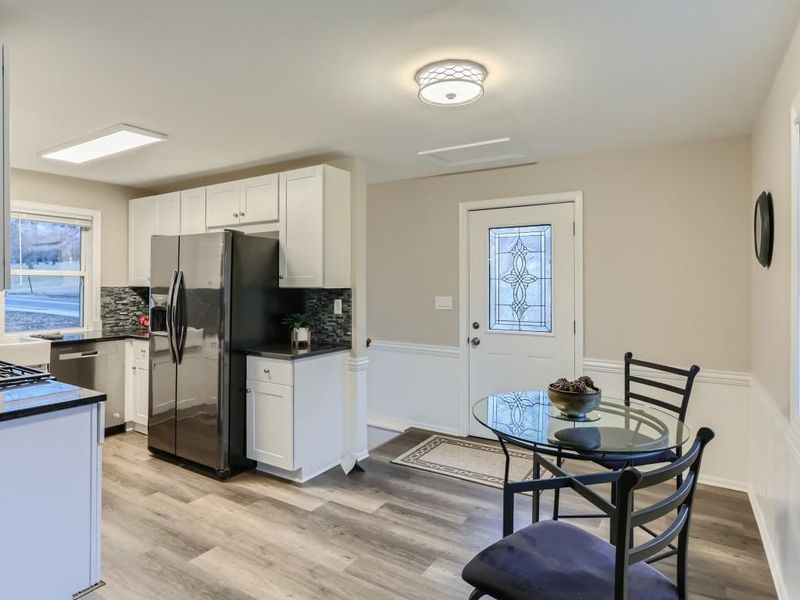 425 Madison Ave S, Edina, MN 55343