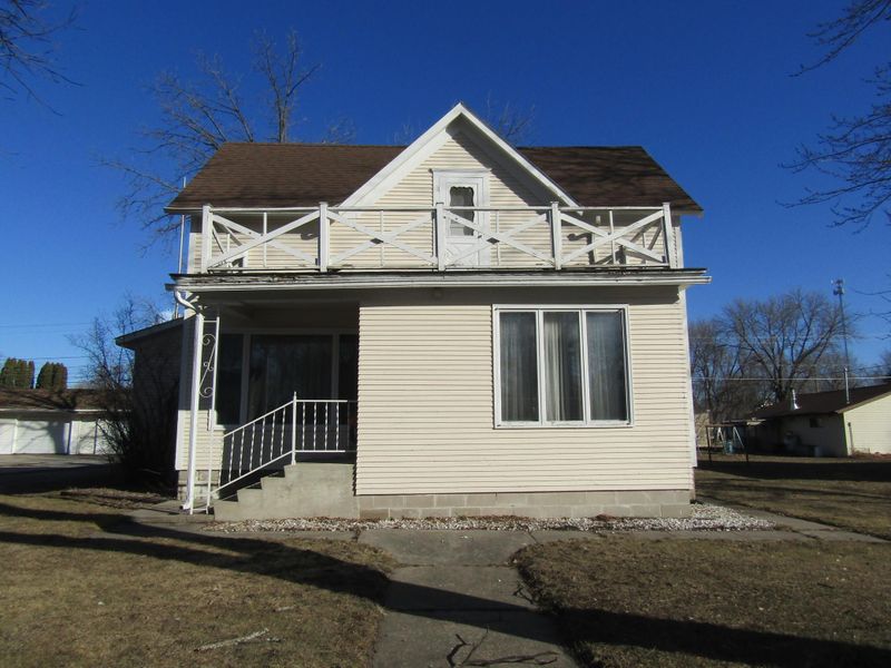 708 11th Ave, Clarkfield, MN 56223