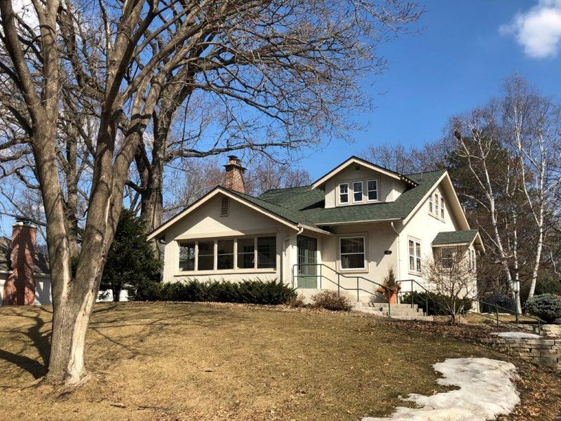 137 Maple Hill Rd, Hopkins, MN 55343