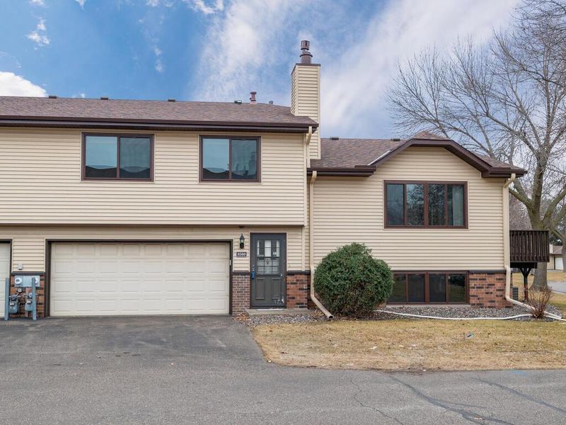 8560 S Maplebrook Cir, Brooklyn Park, MN 55445