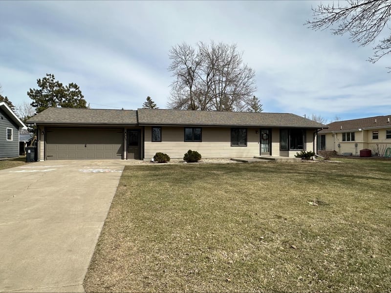 409 S Lake St, Hendricks, MN 56136