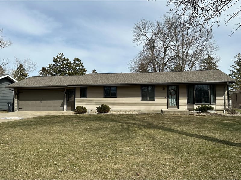 409 S Lake St, Hendricks, MN 56136