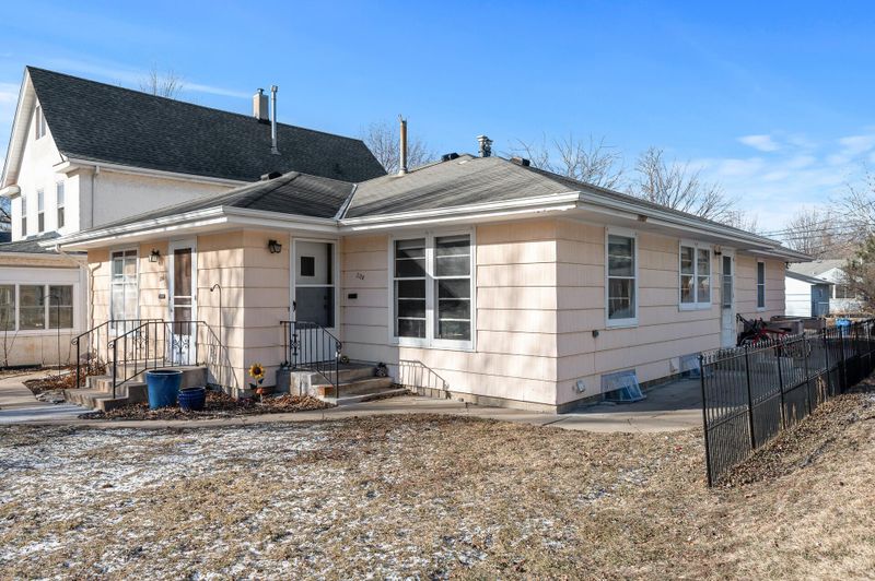 206 7th Ave N, Hopkins, MN 55343