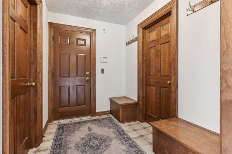 2800 Woods Trl N, Burnsville, MN 55306