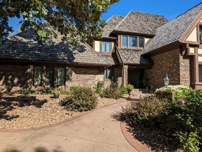 2800 Woods Trl N, Burnsville, MN 55306