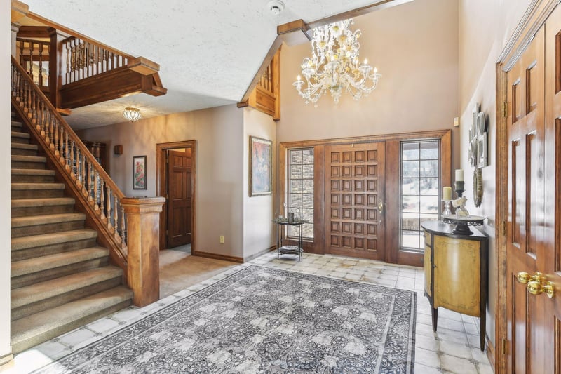 2800 Woods Trl N, Burnsville, MN 55306