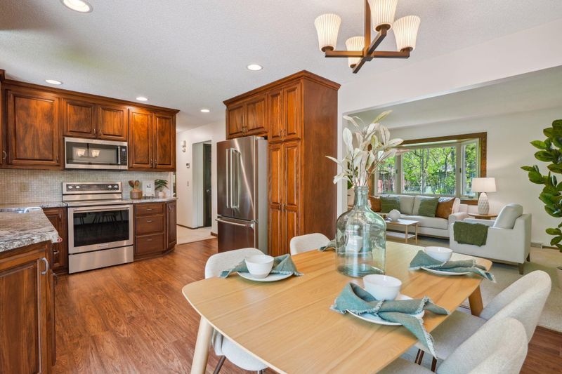 8280 Pleasant View Dr, Mounds View, MN 55112