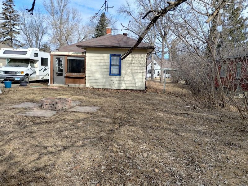 637 W Laurel St, Fergus Falls, MN 56537