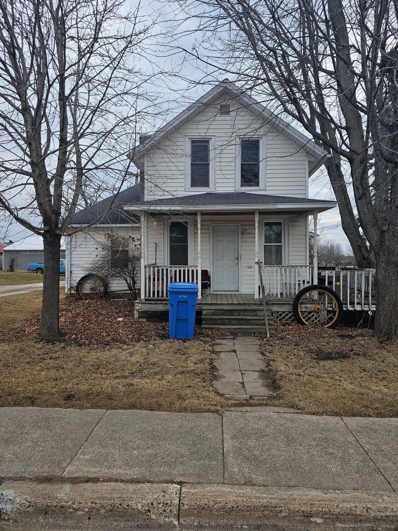 40 Linden St, Lewiston, MN 55952