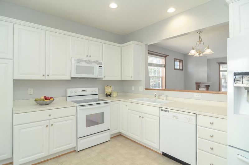 7294 Bordner Dr, Inver Grove Heights, MN 55076