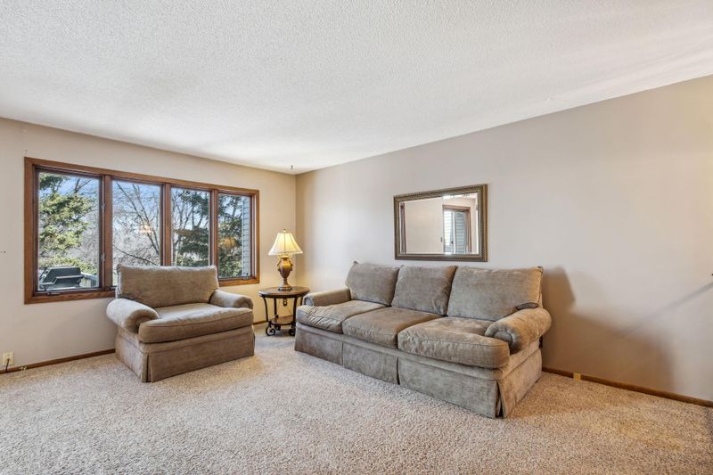 8353 W 100th St, Bloomington, MN 55438