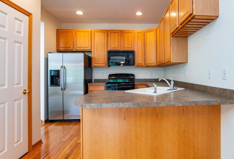 9792 Cupola Ln, Eden Prairie, MN 55347