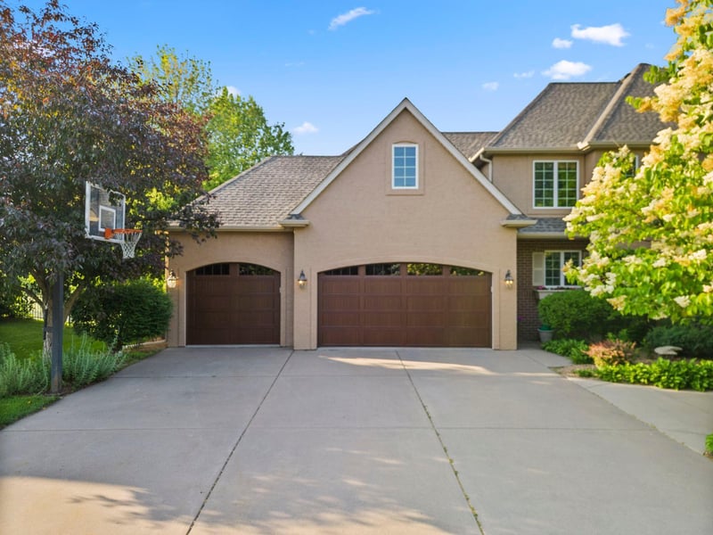 9120 Heritage Way, Woodbury, MN 55125