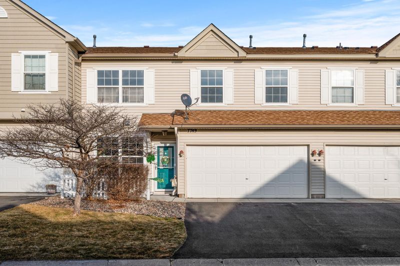 7749 Buttercup Ct, Chanhassen, MN 55317