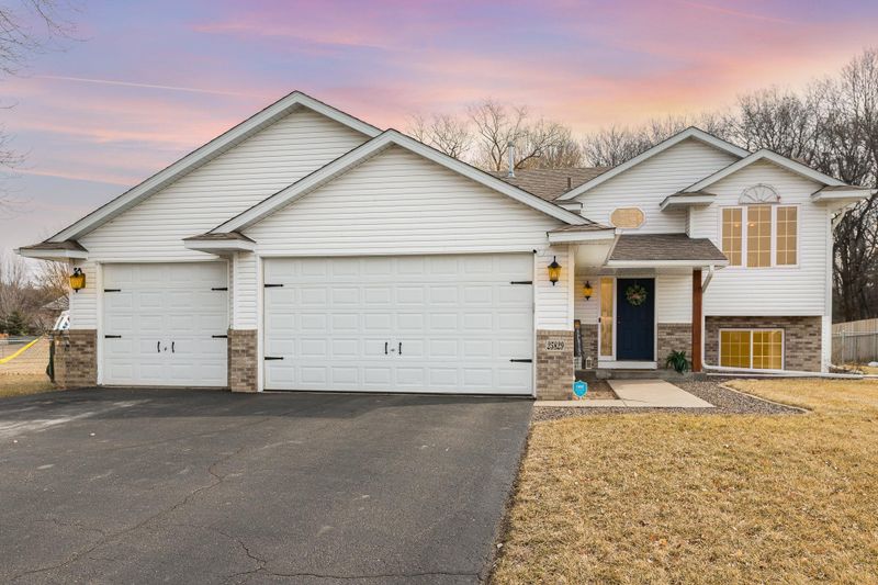 25829 Goldfinch Ave, Wyoming, MN 55092