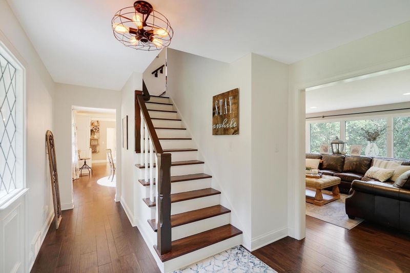 3845 Honeysuckle Rd, Wayzata, MN 55391