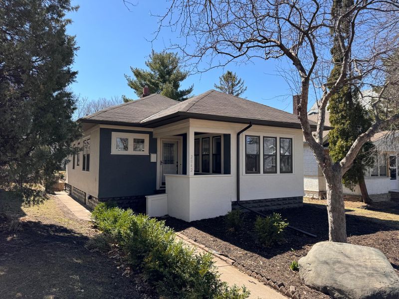 2042 Stanford Ave, Saint Paul, MN 55105