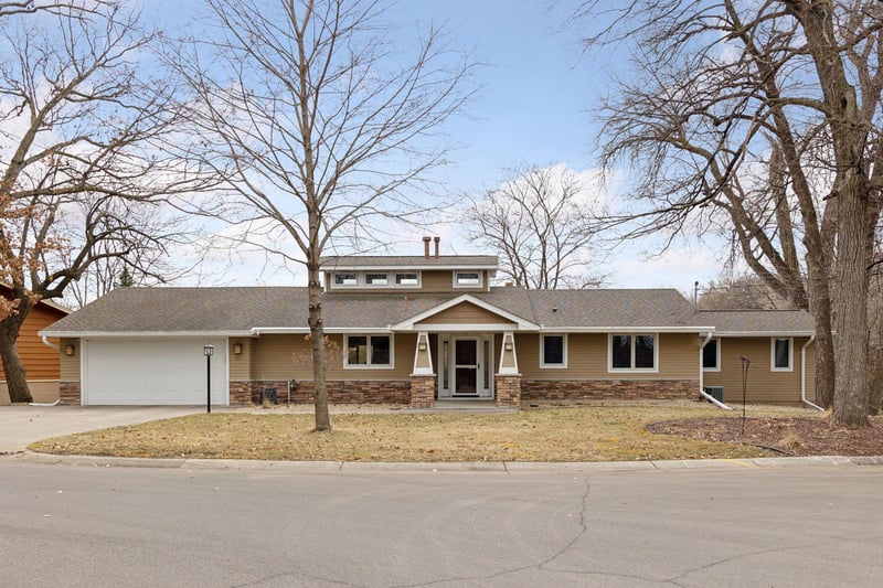 371 Maple Island Rd, Burnsville, MN 55306