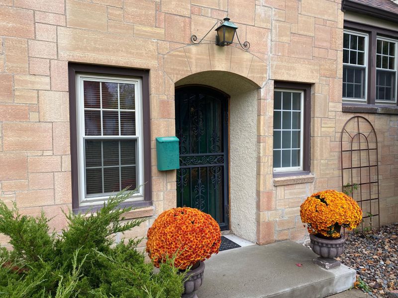 974 Hall Ave, West Saint Paul, MN 55118