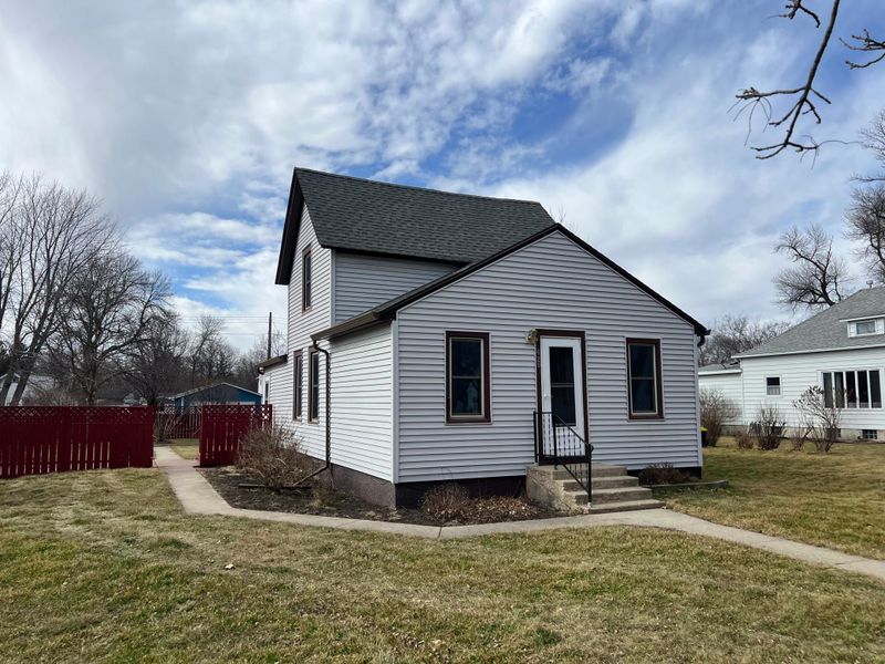 420 3rd St E, Hector, MN 55342