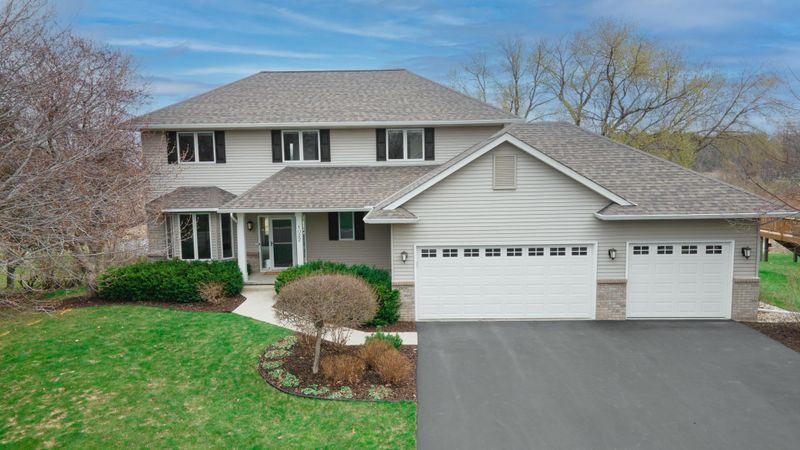 1022 Sugarbush Ln, Waconia, MN 55387