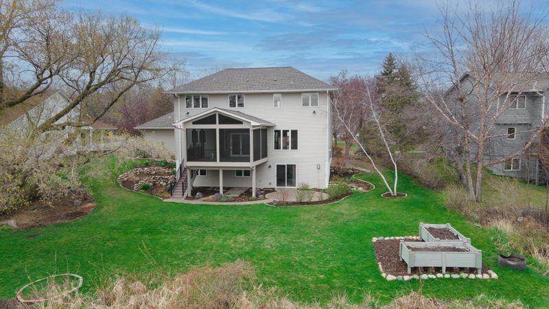 1022 Sugarbush Ln, Waconia, MN 55387