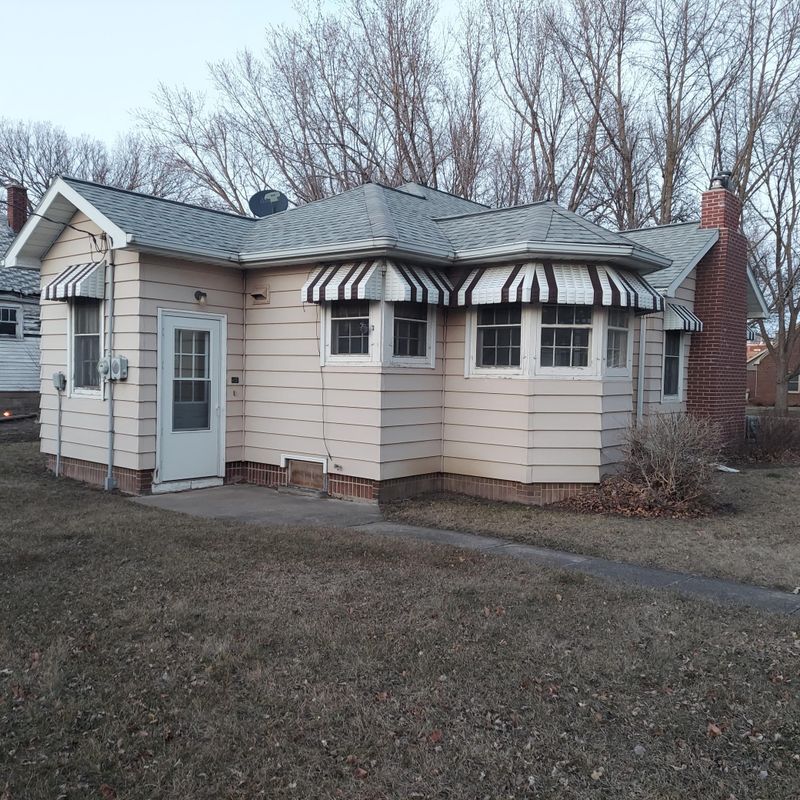 301 7th Ave W, Lamberton, MN 56152